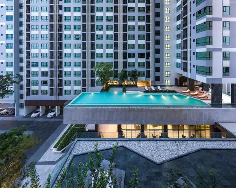 The Base Central Pattaya Quiet King-Bed With Infinity Pool & Free Netflix! Dış mekan fotoğraf